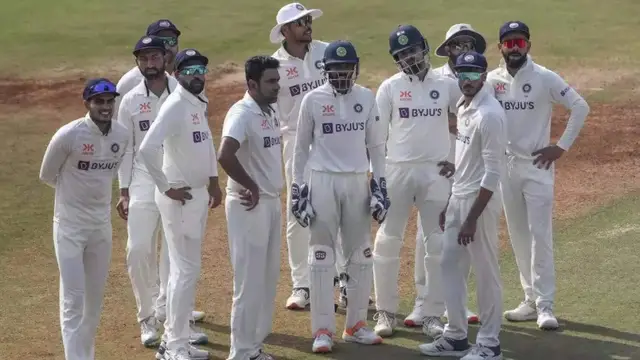 “क्या वह Rohit Sharma का पर्सनल नौकर है…!” ड्रिंक्स ब्रेक में पानी पिला रहे ईशान किशन को रोहित शर्मा ने की मारने की कोशिश, दौड़कर बचाई जान!