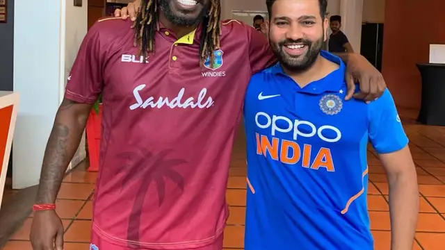 क्रिस गेल से आगे निकलने के लिए Rohit Sharma को इतने छक्को की जरुरत, बन जायेंगे दुनिया के सबसे महान बल्लेबाज