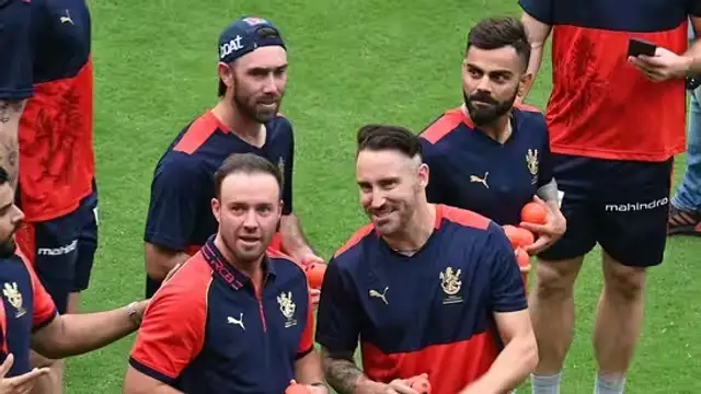 Virat Kohli के नहीं, इस खिलाड़ी के नाम नारे लगाते है RCB फैंस, स्टेडियम के नजारा देखकर उड़ जायेंगे होश, वीडियो हुआ वायरल