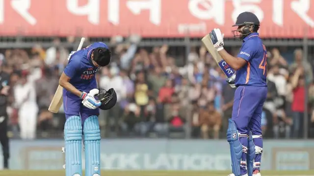 Viral Video: Rohit Sharma ने अपने शानदार शतक के बाद इस कारण नहीं उतारा हेलमेट, सूर्या कुमार ने किया खास इशारा