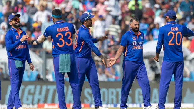 “यह तो अशोक डिंडा बन गया…!” Hardik Pandya को ऑस्ट्रेलिया बल्लेबाज ने रोक दिया गेंदबाजी से, गुस्से में लाल पीले हुए कप्तान, फैंस ने जमकर लगाये RCB के नारे