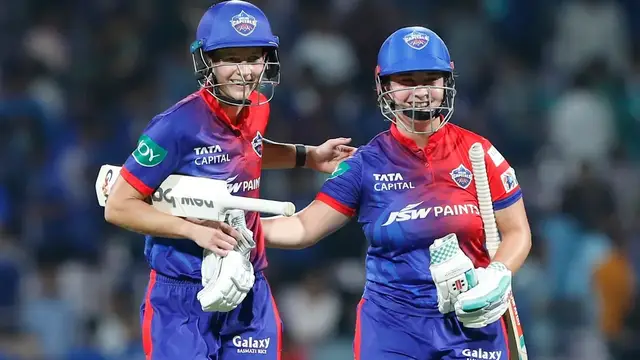 “दिल्ली में भूकंप आ गया…!” Delhi Capitals के फाइनल में पहुँचने पर फैंस में मचा कोहराम, ट्विटर पर आई रिएक्शन की बाढ़