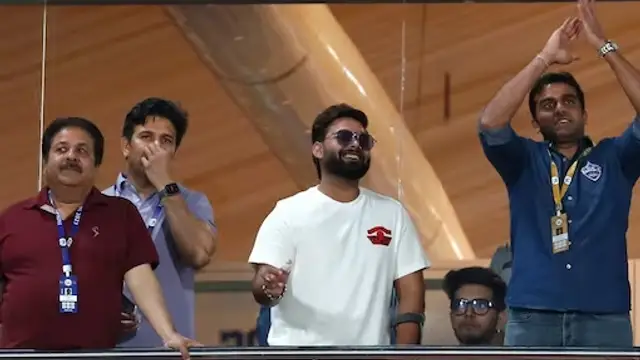 बैसाखी के सहारे मैदान पर पहुंचे Rishabh Pant, वायरल हुआ भावुक कर देने वाला Video