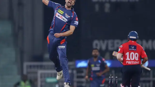Video: Mark Wood के तूफ़ान में उड़ी दिल्ली की टीम, 5 विकेट लेकर कर दी DC की खाट खड़ी, 1 ओवर में किये 2 बोल्ड, देखे विडियो