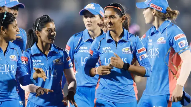 Mumbai Indians ने महिला खिलाड़ियों को दिए गिफ्ट, देखकर खुशी से झूम उठी कप्तान हरमनप्रीत कौर