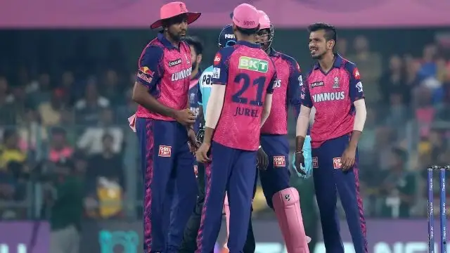 मिसफील्डिंग पर गुस्सा हुए Yuzvendra Chahal, साथी खिलाड़ी को लाइव मैच में दी भद्दी गालियाँ, कैमरे में कैद हुआ वीडियो