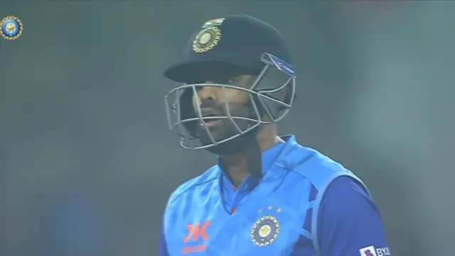 Suryakumar Yadav ने वाशिंगटन सुंदर को कराया गलत तरीके से रन-आउट, बाद में आँखे दिखा किया मैदान से बाहर जाने का इशारा