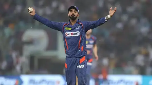 KL Rahul ने सुपरमैन बनकर लगाई लंबी छलांग, चीते की फुर्ती से असंभव कैच लपकर कर दिया सबको हैरान, देखे वायरल वीडियो