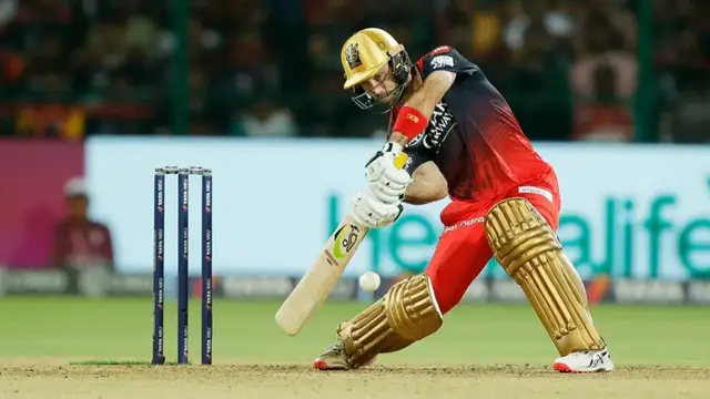 Faf du Plessis ने जड़ा 115 मीटर का छक्का, स्टेडियम के बाहर जाकर गिरी गेंद तो उड़े कोहली-मैक्सवेल के होश