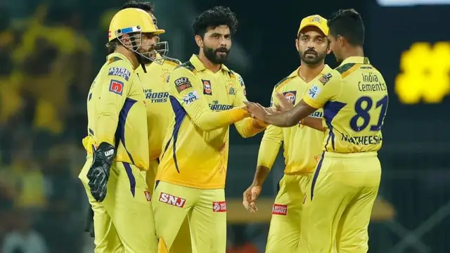 WATCH: चीते सी फुर्ती दिखाकर MS Dhoni ने रोका चौका, तो विकेटकीपिंग देखकर उड़े हैरी ब्रूक के होश
