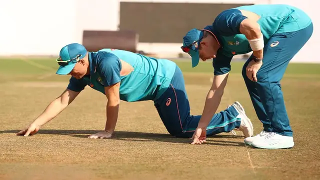 IND vs AUS: पिच से छेड़छाड़ करते कैमरे में कैद हुए स्मिथ-वार्नर! भारत पर ही लगाया बेईमानी का आरोप