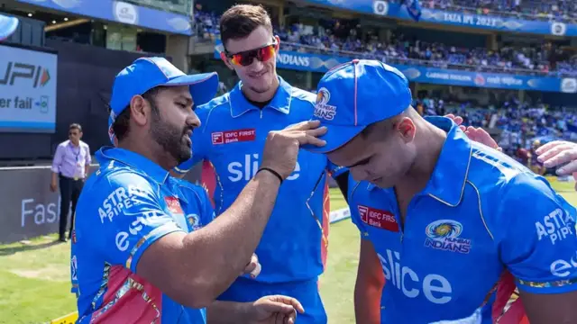 WATCH: रोहित शर्मा से डेब्यू कैप मिलने पर भावुक हुए Arjun Tendulkar, तो सचिन और सारा ने इस तरह बढ़ाया हौसला