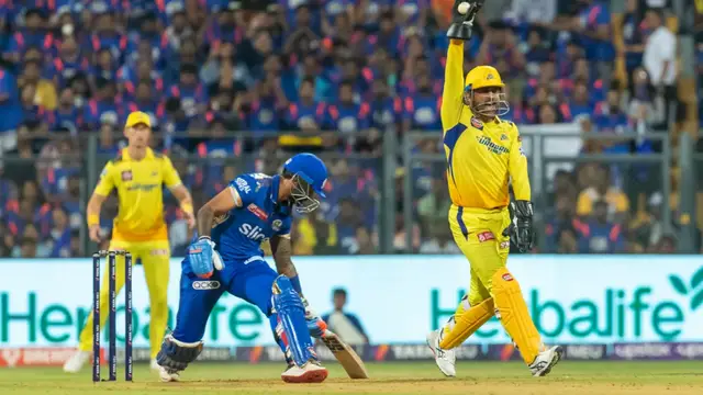“Dhoni Review System…!” सूर्यकुमार यादव नहीं बच पाए MS Dhoni के रिव्यु से, वानखेड़े स्टेडियम पर दिखा कमाल का नजारा