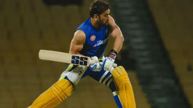 VIDEO: प्रैक्टिस सेशन में MS Dhoni को देखने के लिए उमड़ी भीड़, धोनी ने तूफानी छक्कों से किया फैंस का अभिवादन