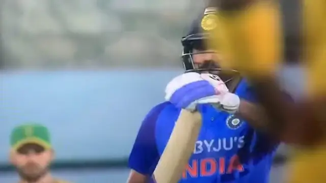 Watch Video: वाइड न देने के अंपायर के फैसले से हैरान रोहित शर्मा,डीआरएस की मांग