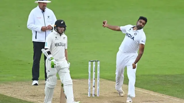 “उन्हें अपनी गेंदबाजी में सुधार करना होगा…!” अश्विन की गेंदबाजी में Dinesh Karthik ने निकाली कमिया, तीसरे मैच से पहले लगाया यह आरोप