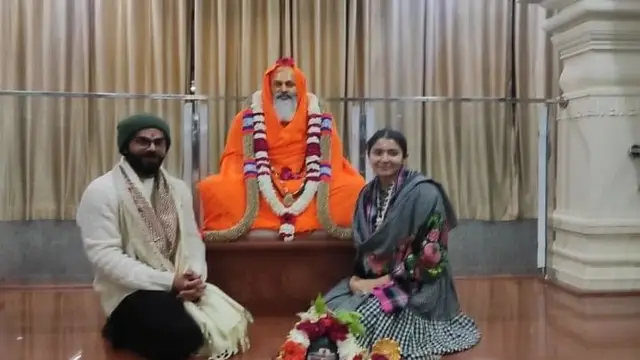 Virat Kohli पत्नी अनुष्का साथ पहुंचे मंदिर में, किया अनुष्ठान और लंगर का आयोजन, मोदी जी के गुरु जी से लिया आशीर्वाद
