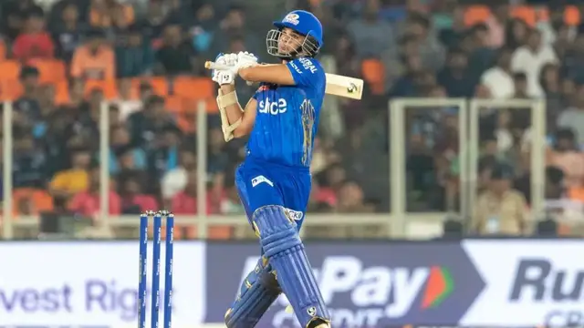 WATCH: अर्जुन तेंदुलकर ने लगाया IPL का पहला छक्का, तो खुशी से झूम उठी चीयरलीडर्स
