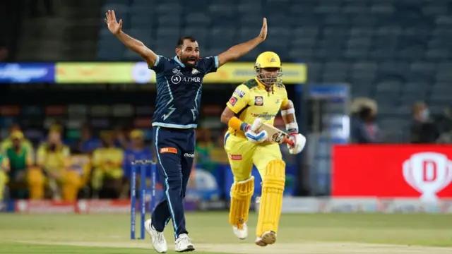 IPL 2023 का पहला विकेट लिया इस गेंदबाज ने, क्लीन बोल्ड हुआ यह दिग्गज बल्लेबाज, CSK vs GT मैच में तूफान मचा रहा यह खिलाड़ी