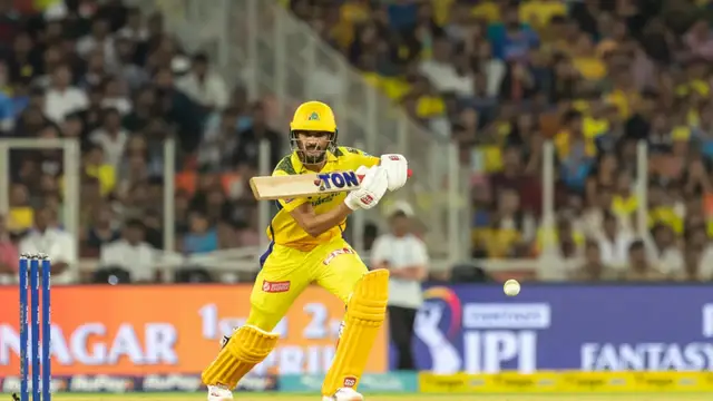 Ruturaj Gaikwad ने एक ओवर में जड़े 6,6,6 तो उड़े गेंदबाज के होश, खतरनाक बल्लेबाजी का Video हुआ वायरल