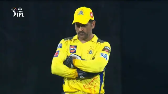 VIDEO: तुषार देशपांडे ने 1 ओवर में डाली 11 गेंदों तो गुस्से से लाल हुआ कप्तान MS Dhoni