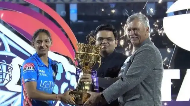“MSD का फीमेल वर्शन…!” मुंबई की जीत के बाद Harmanpreet Kaur की हो रही जमकर तारीफ, फैंस ने बांध दिया सोशल मीडिया पर समा