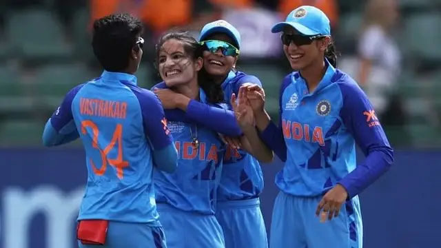 अब वर्ल्ड कप ले आओ मेरी बेटियों…!” सेमीफाइनल में पहुंची भारत की महिला टीम, फैंस ने सोशल मीडिया पर जमकर लुटाया प्यार