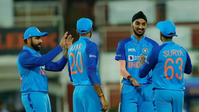 भारत बनाम दक्षिण अफ्रीका: अर्शदीप सिंह ने एक ओवर में तीन विकेट लिए, जिससे दक्षिण अफ्रीकी पारी लड़खड़ाई। देखें: Watch Video