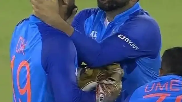 Ind बनाम AUS: रवि शास्त्री ने एमएस धोनी को चालू किया, जब दिनेश कार्तिक ने 1 टी 20 आई के लिए स्टंप के पीछे एक गलती की