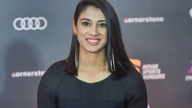 RCB की टीम से जुड़ते ही रोने लगी Smriti Mandhana, भारतीय टीम के साथ शेयर की अपनी खुशी, सोशल मीडिया पर वायरल हुआ वीडियो