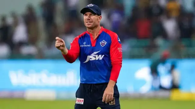हार को नजदीक देखकर अंपायर से भीड़ गए David Warner, नियमों की अनदेखी पड़ी दिल्ली टीम पर भारी, जाने पूरी कहानी